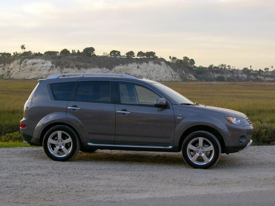  Mitsubishi Outlander 2007 года  (US) (фото 12 из 30)